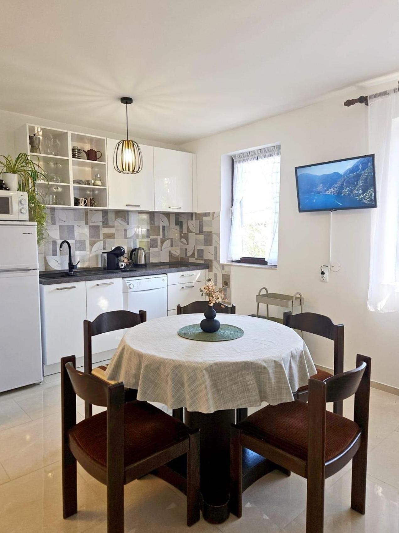 Apartments With A Parking Space Malinska Extérieur photo